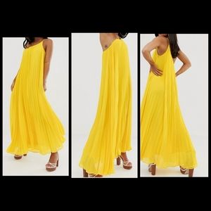 MISGUIDED Mustard Color Pleated Maxi Dress